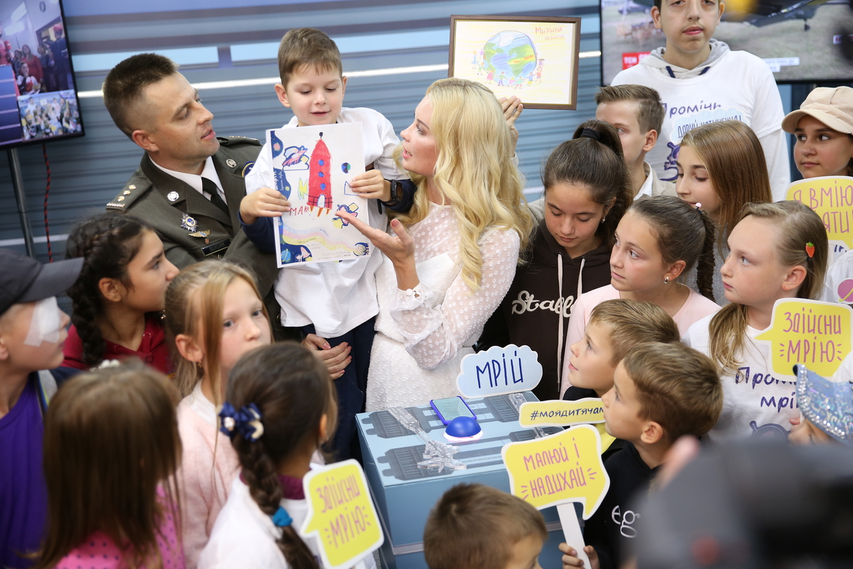 Українців запросили стати чарівниками для маленьких пацієнтів лікарень: як це зробити